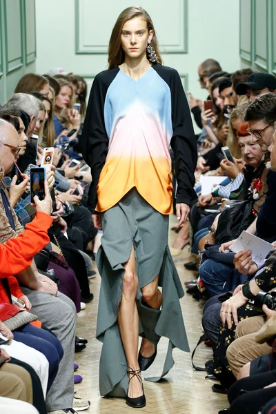 Look 11